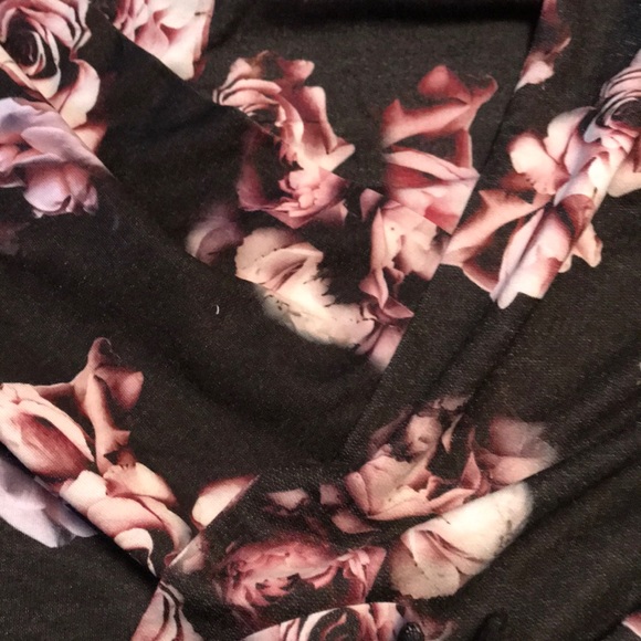 Rose pattern sweatshirt - Picture 2 of 3